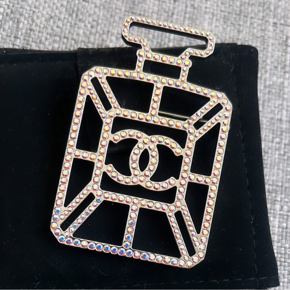 CHA1180539 - Ruthenium Crystal Perfume Bottle CC Brooch Iridescent Blue